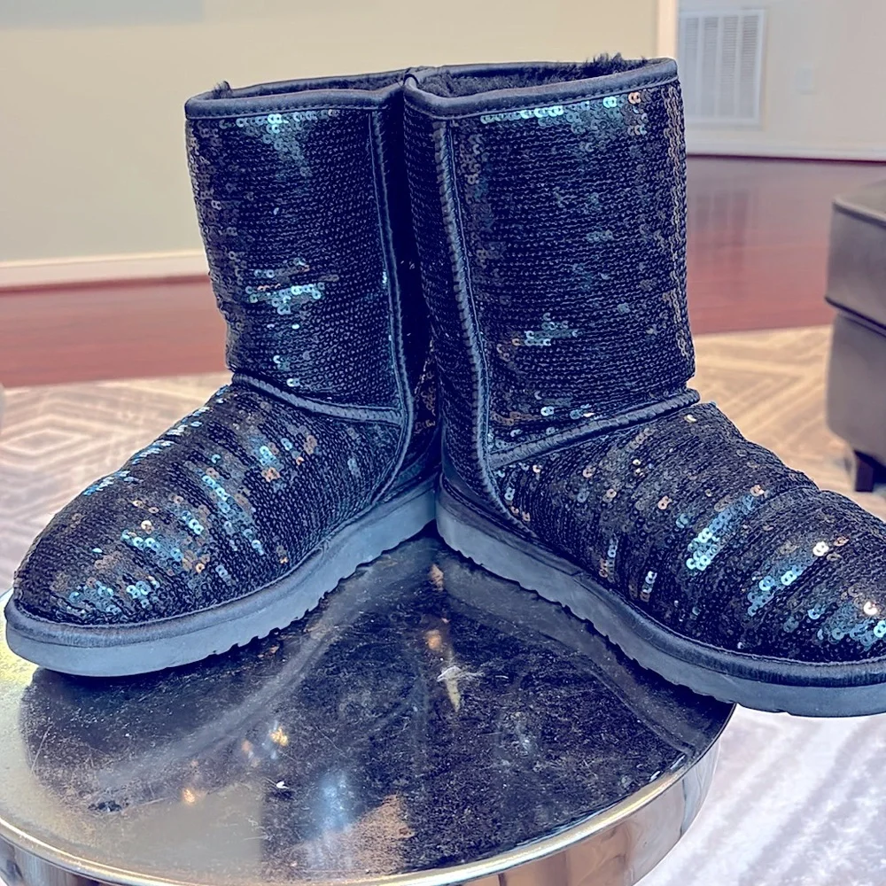 $240 UGG Australia Classic Short SPARKLES Black Sequin Boots Size 9 3161 - Picture 3 of 10